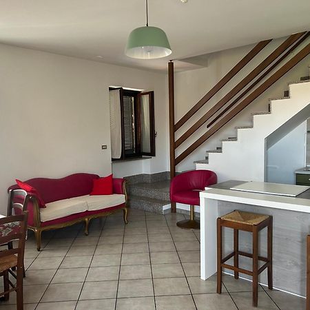 Takalcastel 2 Lägenhet Cisterna dʼAsti Exteriör bild